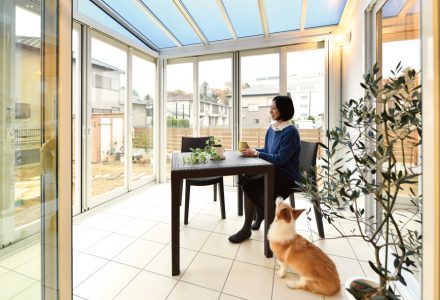 床下冷暖房で一年中快適　愛犬と暮らす自然素材の家