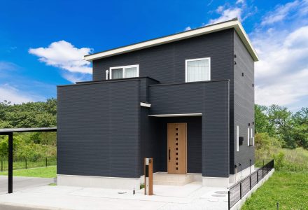 セミオーダー×ZEH　さわやかネイビーの家