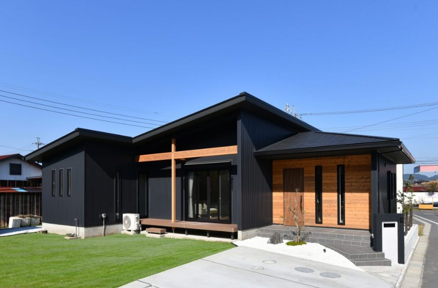 ウッドデッキとタイルデッキどっちにすべき｜メリット・デメリットと費用を徹底比較