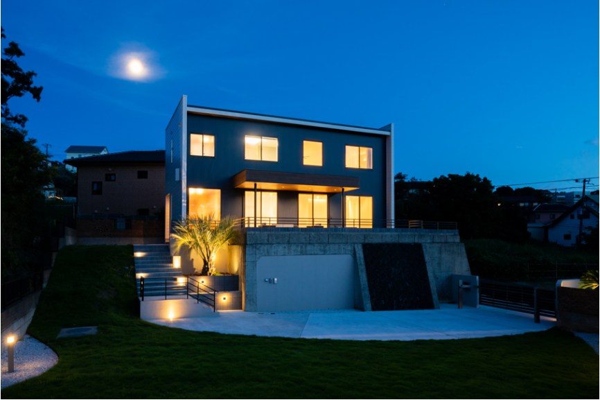 オーシャンビューの高台に建つセカンドハウスの施工事例