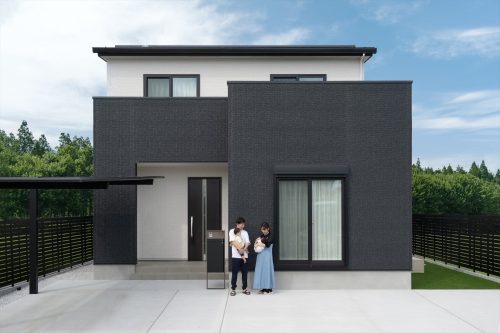 光と影が織りなす白×黒　シンプルスタイルの家