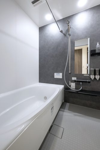 光と影が織りなす白×黒　シンプルスタイルの家