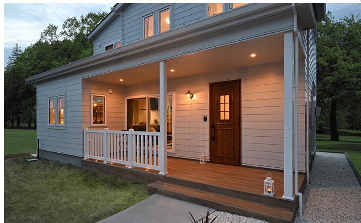 木目調のタイルデッキで自然感とお手入れしやすさを両立した施工事例