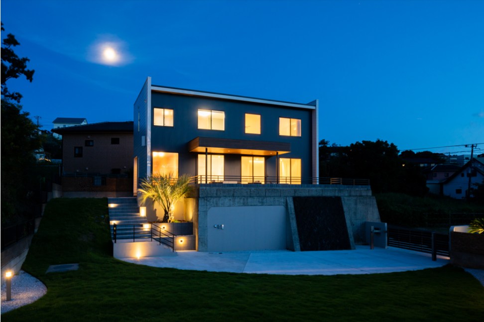 青い海を一望できるリゾートハウスの施工事例