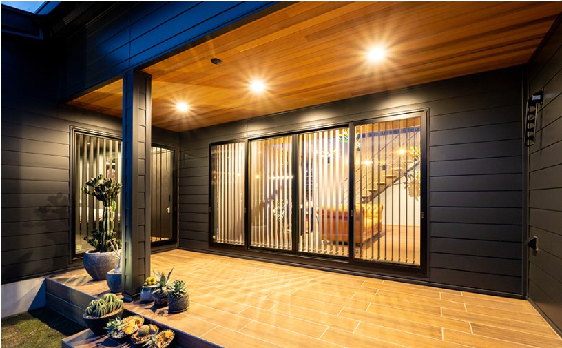 ドライガーデンを楽しめるライティングを意識したタイルデッキ