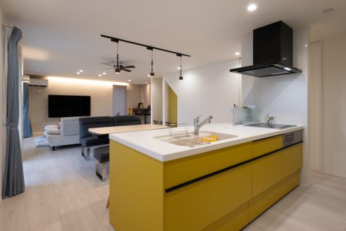 深い青が空にとける　リゾートアメリカンハウス