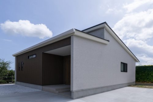 ZEH基準で叶えた　心地よく暮らす平屋