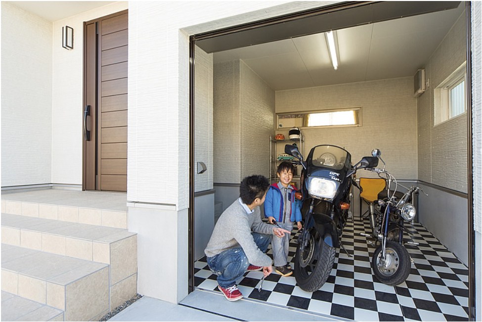 雨風から愛車を守るバイクガレージの施工事例