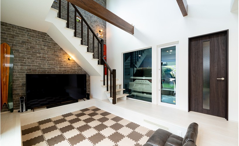 ネイビー×グレーのクールなガレージハウスの施工事例