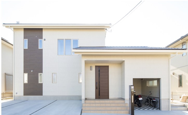 雨風から愛車を守るバイクガレージの施工事例