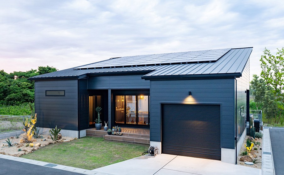 ドライガーデンが彩る平屋のガレージハウスの施工事例