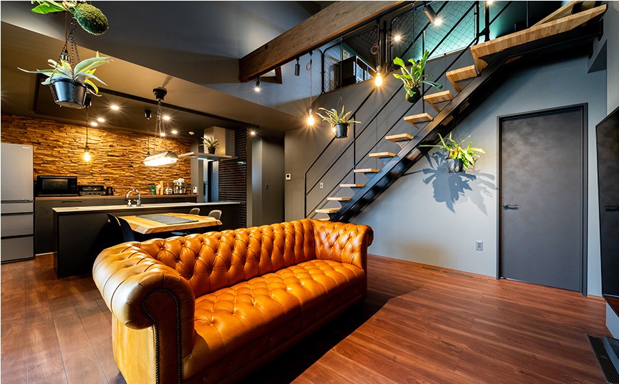 ドライガーデンが彩る平屋のガレージハウスの施工事例