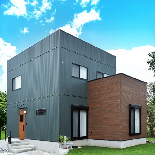 規格住宅をカスタマイズ　海を感じるサーファーズハウス