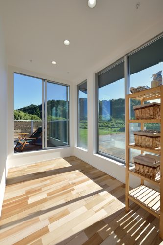 凛とした美しさが魅力のデザイン住宅