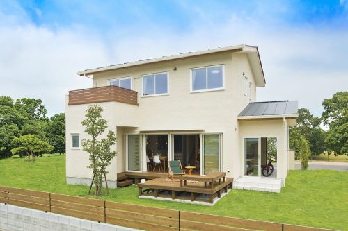 「うち」と「そと」が繋がる、アウトドアリビングのある住まい