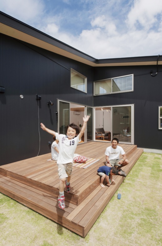 サーファーズハウス,平屋の家,ウッドデッキ