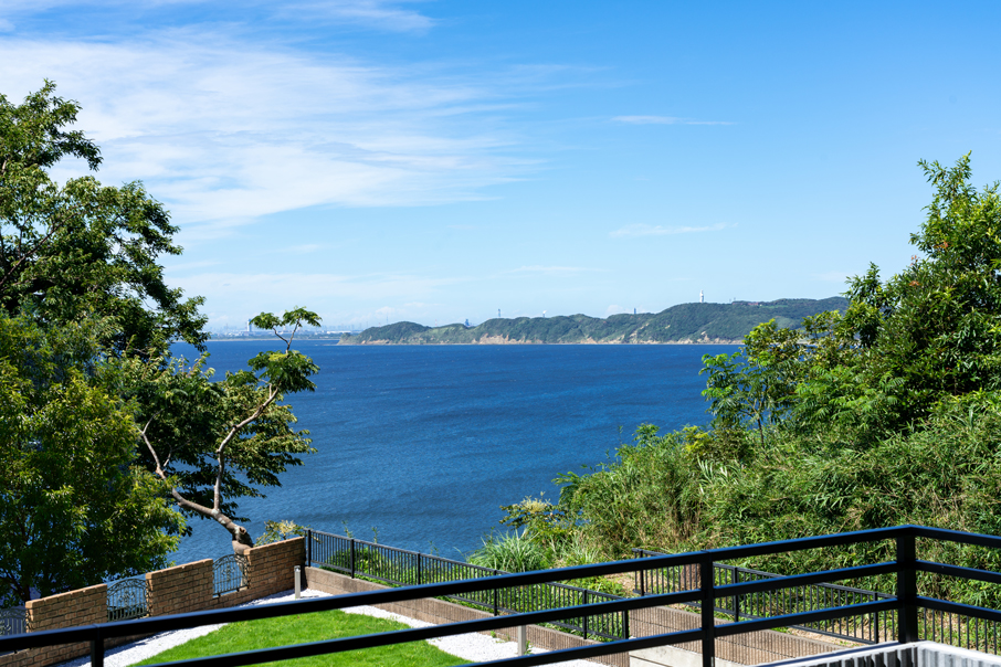 別荘のバルコニーから見える房総の海