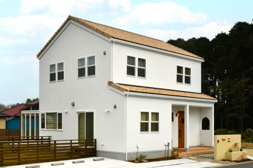 床下冷暖房で一年中快適　愛犬と暮らす自然素材の家