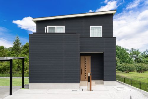 セミオーダー×ZEH　さわやかネイビーの家