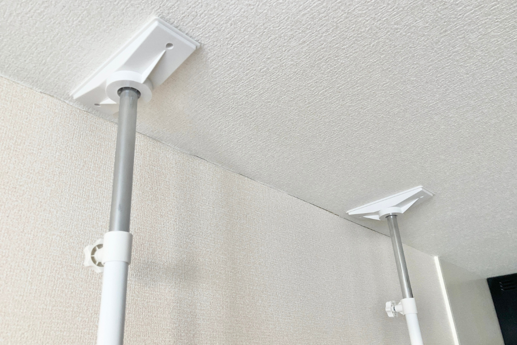 突っ張りタイプの壁面収納DIY