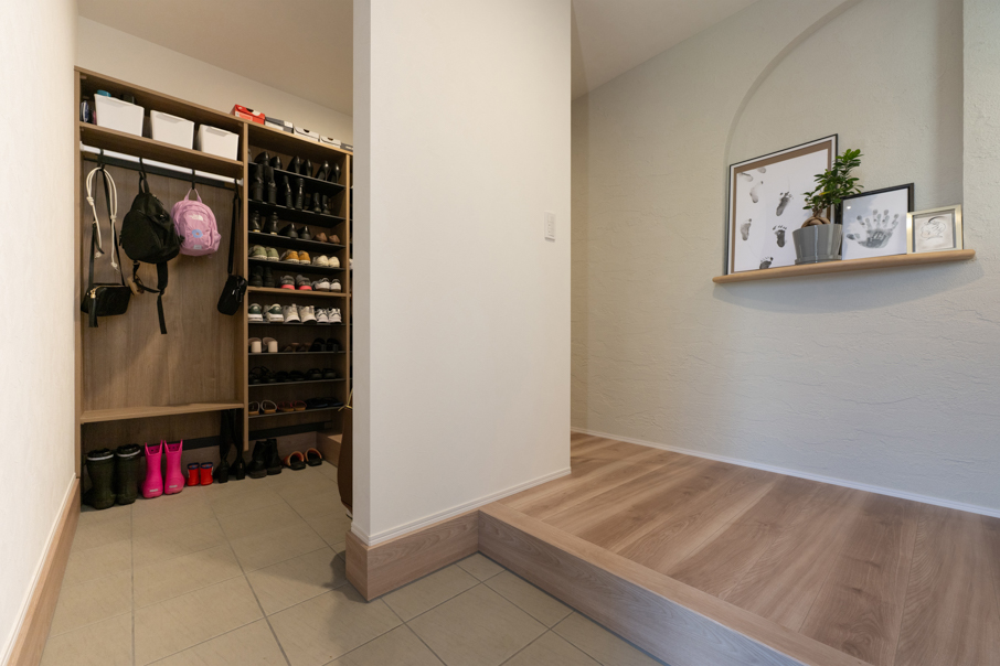 ウォークスルーのシューズクローゼット