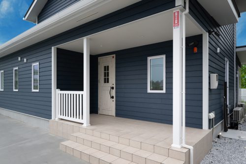 深い青が空にとける　リゾートアメリカンハウス