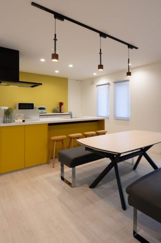 深い青が空にとける　リゾートアメリカンハウス