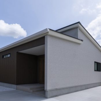ZEH基準で叶えた　心地よく暮らす平屋