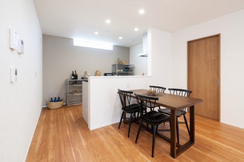 ZEH基準で叶えた　心地よく暮らす平屋