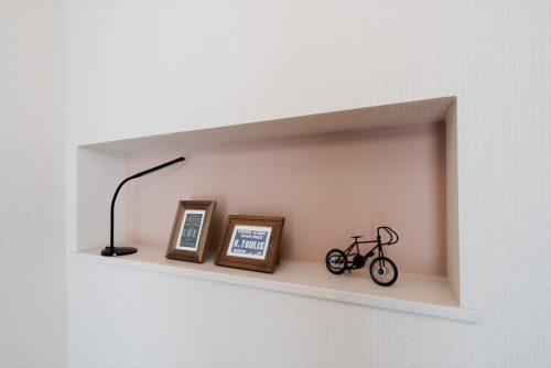 陽光を受ける片流れ屋根　シンプルスタイルの平屋