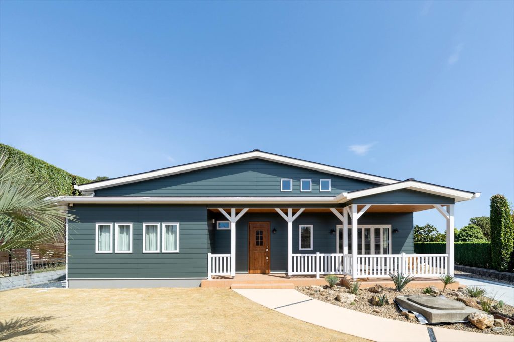 吹抜けリビングのあるアメリカンハウス